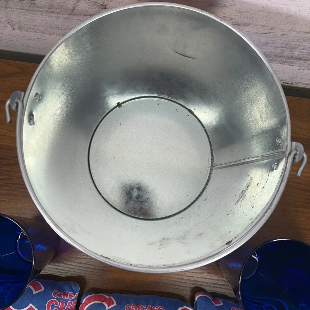 Chicago Cubs Corn Hole‎ Bags Tin Bucket and Three 16 Ounce Hard Plastic Cups